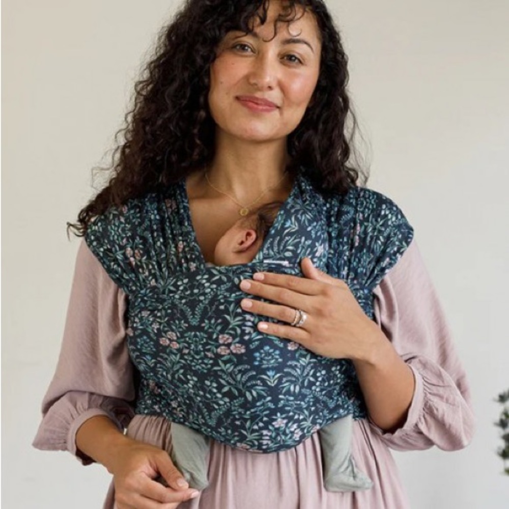 *NWT  Winterbloom solly wrap